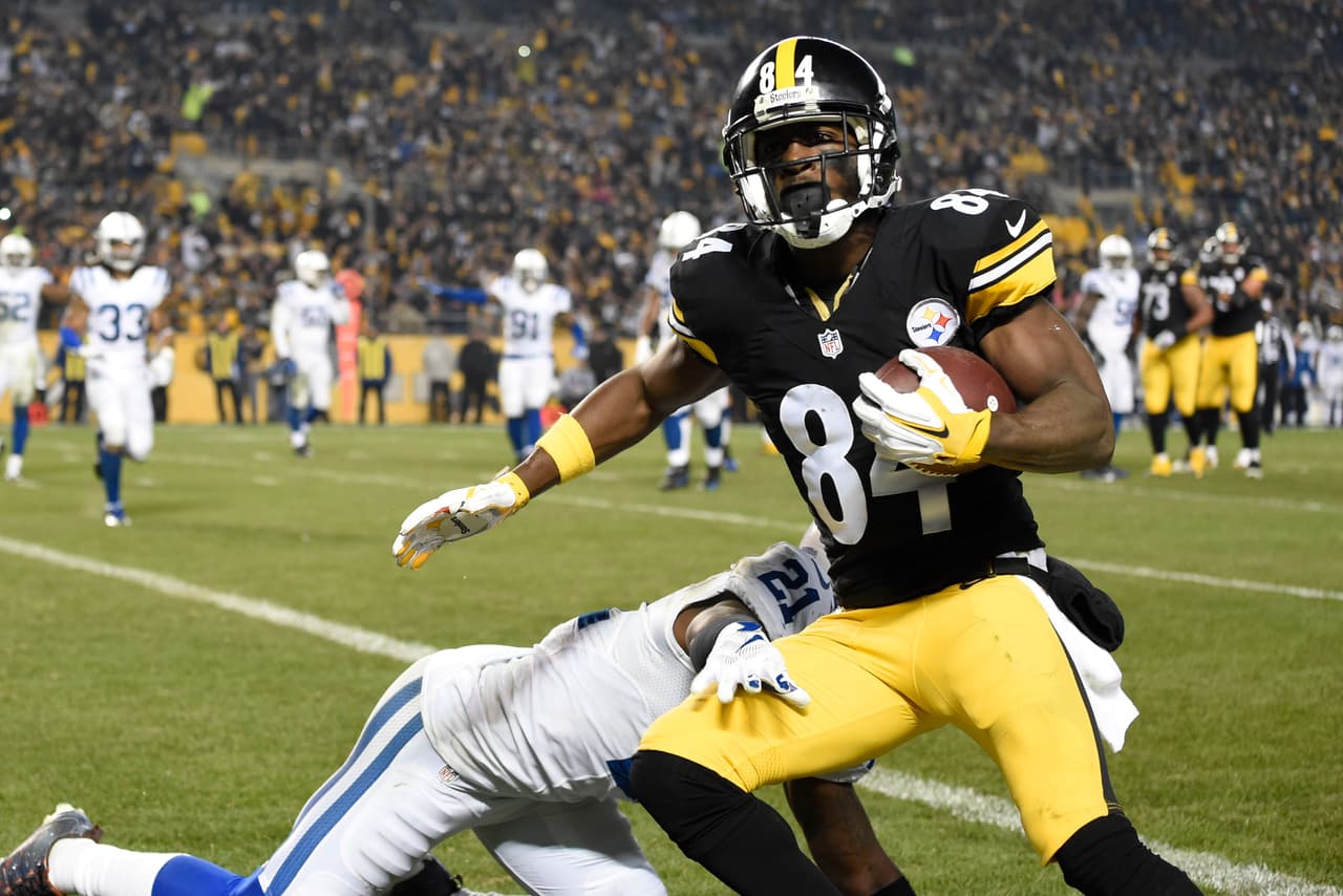 Los Steelers mantienen su paso para poder llegar a la postemporada al derrotar por apabullante marcador de 45-10 a los Colts. Checa las mejores tomas de este partido.