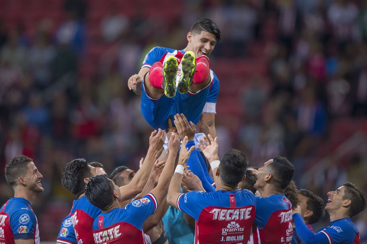 Alan Pulido jugó tres años y medio para las Chivas tras su vuelta de Europa, ganó la Liga de Campeones, una Liga MX, una Copa y un Campeón de Campeones.