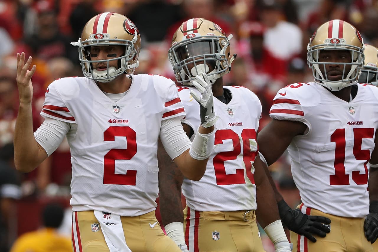 Brian Hoyer fue el predilecto para dirgir a la ofensiva durante los primeros seis juegos pero tras colocarse con marca de 0-6 en el arranque de la temporada, fue banqueado y no volvió a vestir esos colores.