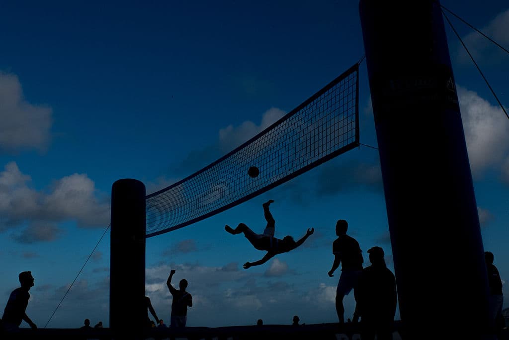 <b>Bosaball</b>
<br>Es una combinación entre
<b> </b>voleibol, fútbol, gimnasia y capoeira, que fusiona elementos de esos deportes en un campo con camas elásticas e inflables, dividido por una red.