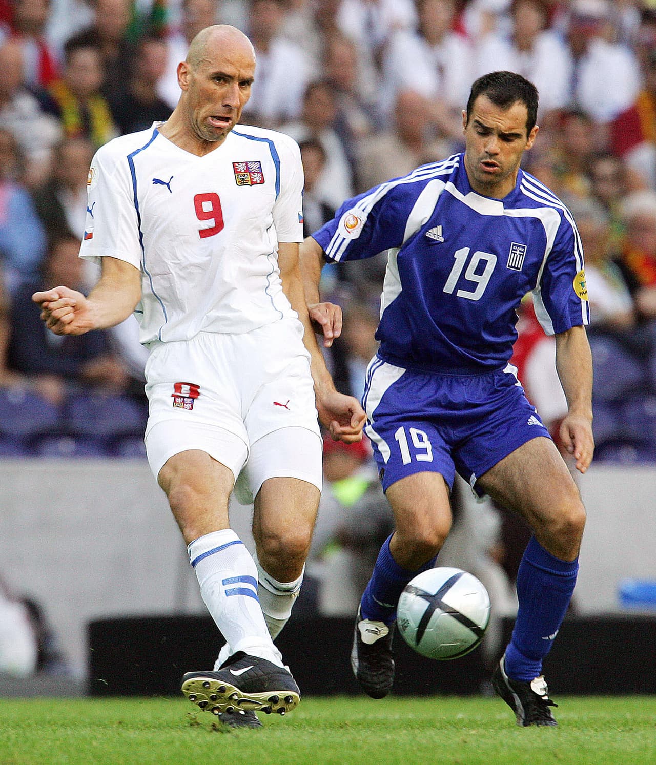 Los equipos no podían sacarse diferencia, la dura defensa de Grecia era infranqueable y la delantera checa no conseguía el espacio para hacer daño.