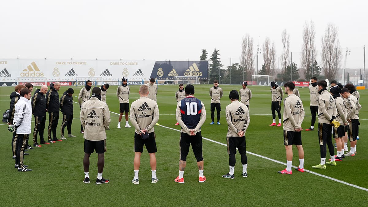 El Real Madrid guardó un minuto de silencio previo a su entrenamiento en memoria de Kobe Bryant.