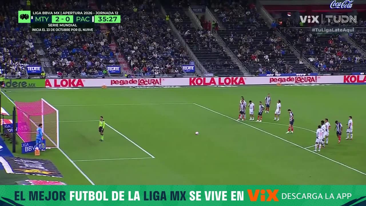 ¿LE SIRVIÓ EL ACORDEÓN? Así revisó Carlos Moreno 'sus notas' antes de atajarle el penal a Ocampos