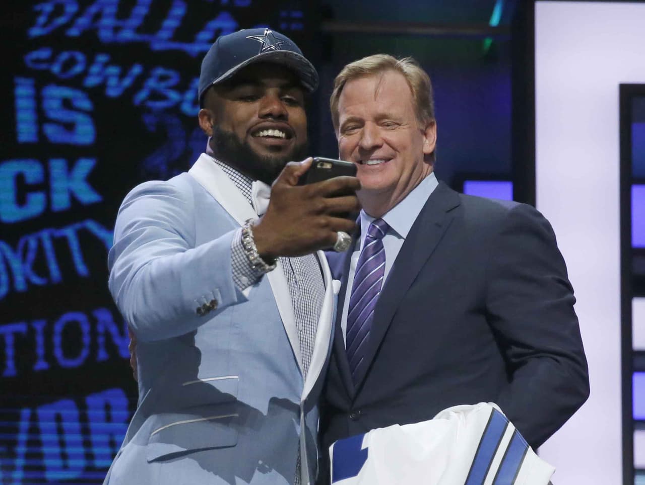 ¡Se cumplió el deseo de Jerry Jones! Ezekiel Elliott a Dallas