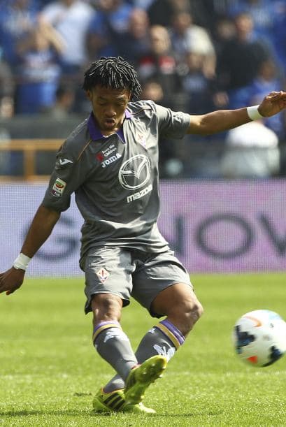 Se sabe que personal del Manchester ha estado en Italia observando al Colombiano Juan Cuadrado y han reportado la flexibilidad del jugador de la Fiorentina de adaptarse a varias posiciones del carril derecho, algo que ha gustado a Moyes.