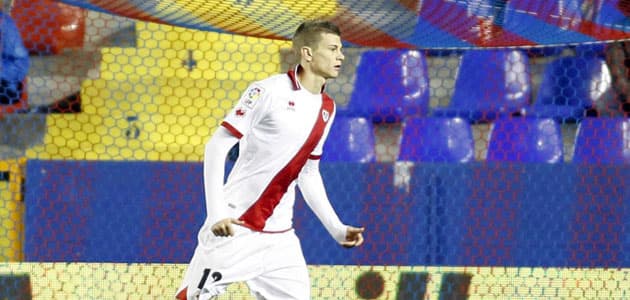 A media temporada volvió a salir cedido, esta vez hacia el Rayo Vallecano. Jugó 9 partidos, todos ellos como suplente, y en verano volvió al Inter.