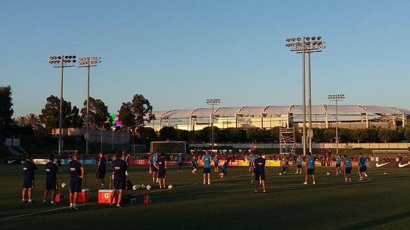 Este lunes, el club español Barcelona arribó en Los Ángeles de cara a su próximo partido