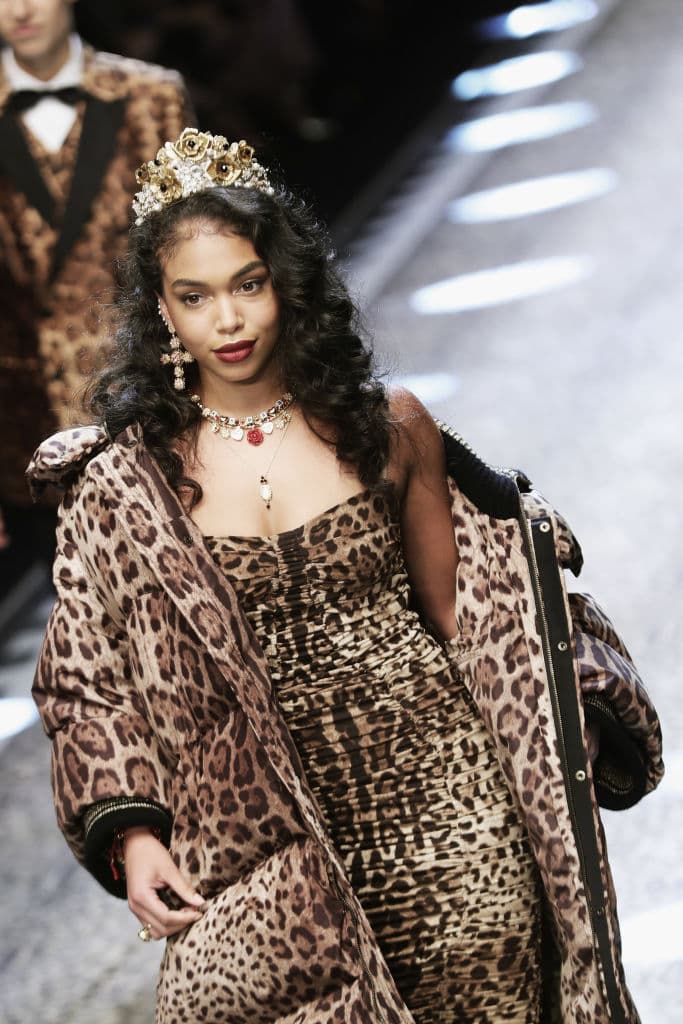 En la pasarela, Lori ha modelado para Chanel, Calvin Klein, entre otros.