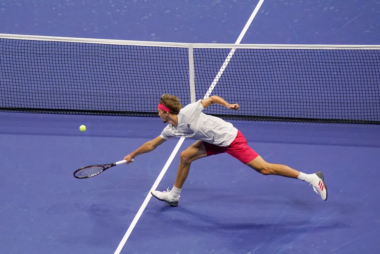 Con un resultado final de 6-2, 6-4, 4-6, 3-6 y 6-7 (6-8), Dominic Thiem gana el US Open y se convierte en el primer tenista nacido en los años 90 que gana un Grand Slam.