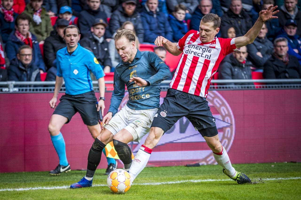 PSV Eindhoven mantuvo el control del partido y aguantó las sacudidas de su rival.