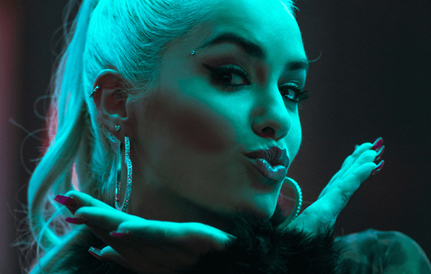 Espósito es ahora Wendi, unachica pobre de la ciudad de Buenos Aires que viaja a España al negocio de la prostitución.