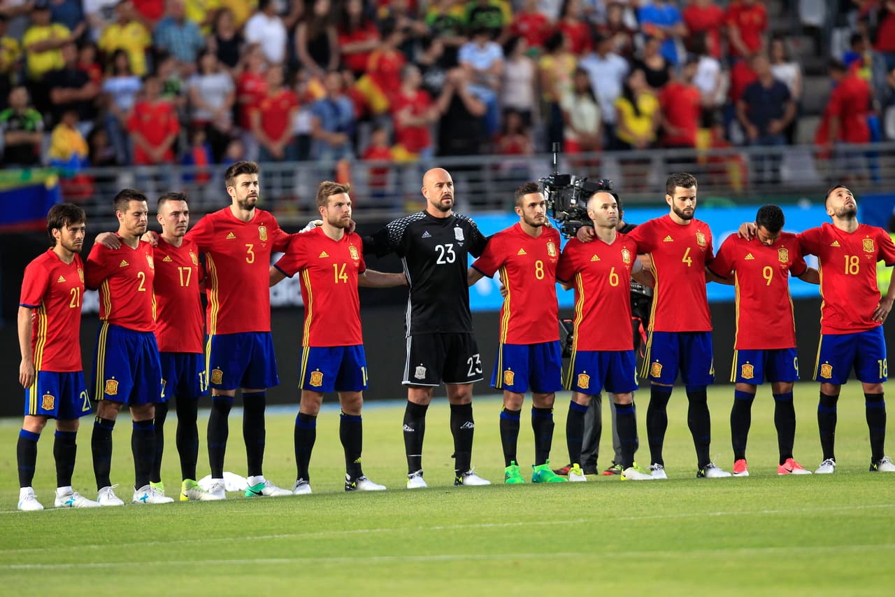 España tuvo en cancha un equipo mixto entre titulares habituales y suplentes para guardar su equipo principal para el juego eliminatorio contra Macedonia el fin de semana.