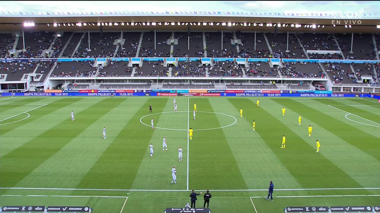 Arranca el partido y la pelota está en juego.