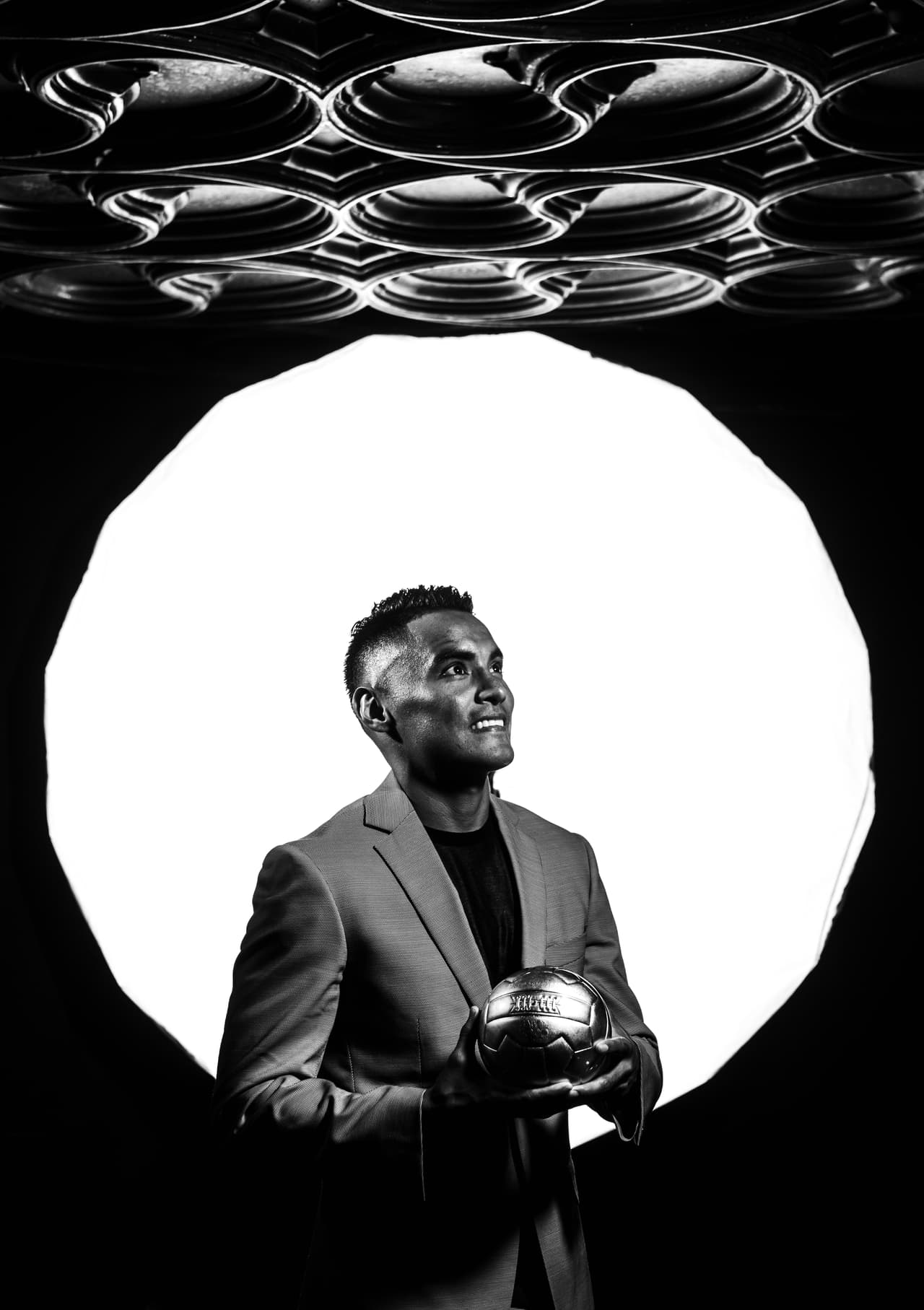 La sonrisa que esboza el nacido en Celaya por el logro.