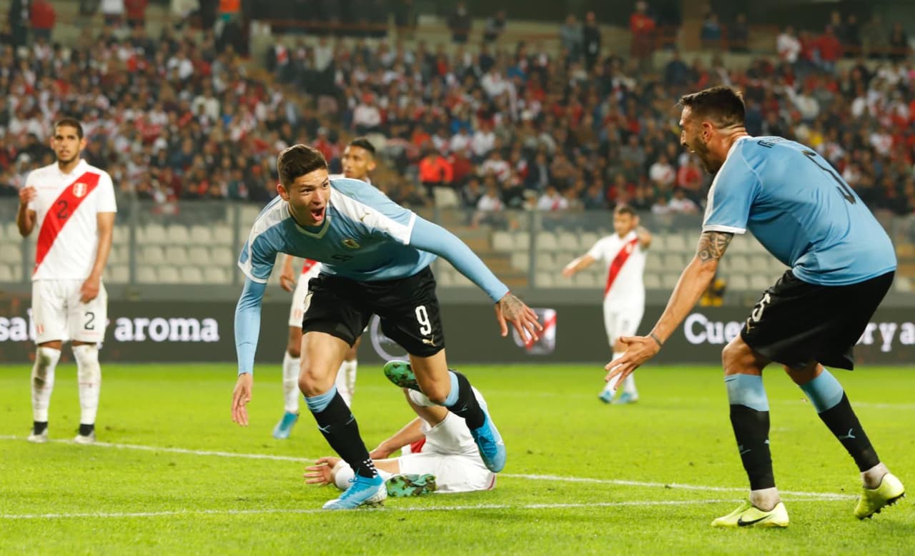 En duelo amistoso empataron a un tanto. Fue el juego 200 para Tabárez con los charrúas.