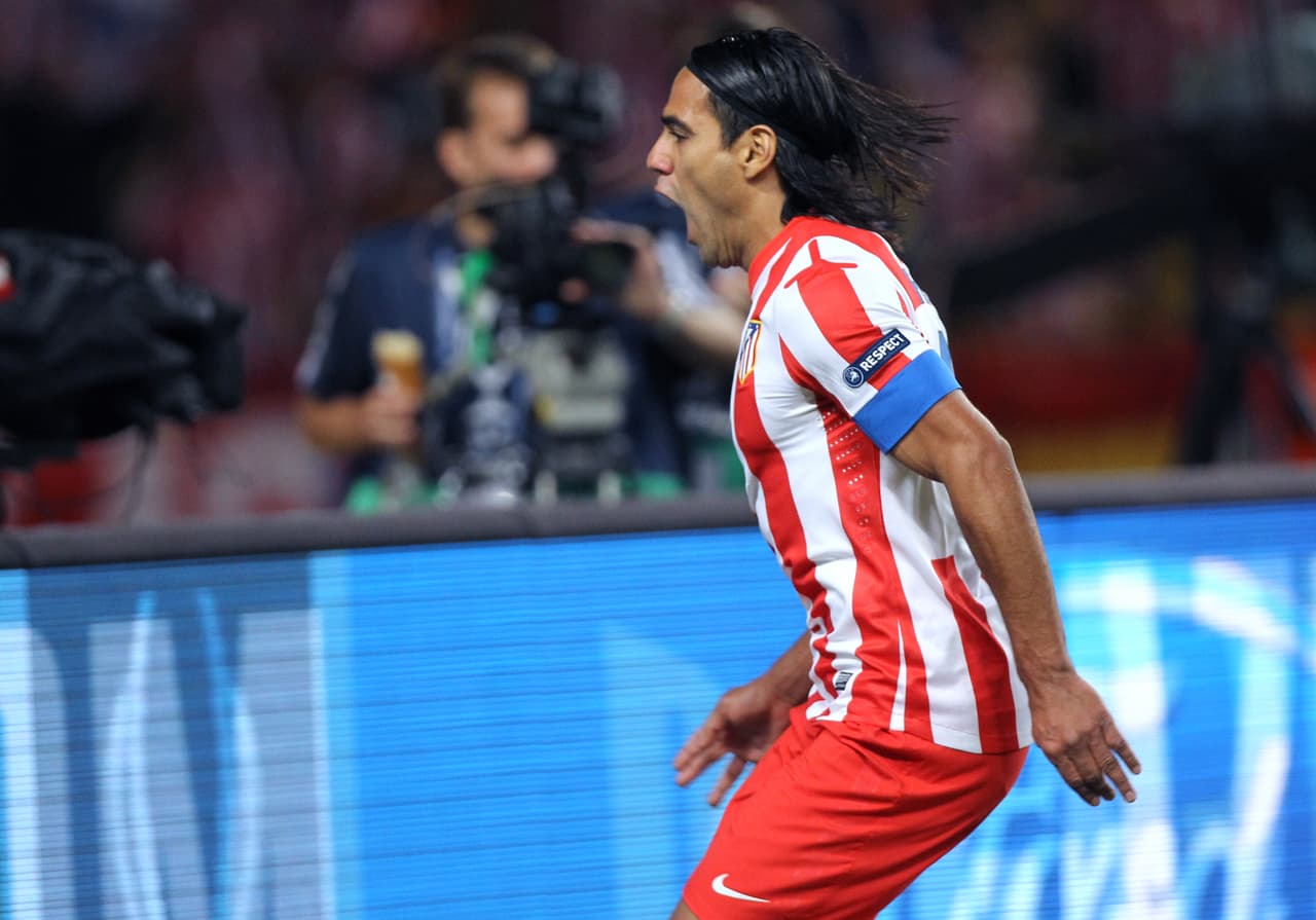 Una de las tardes más memorables de Falcao, así como la del ETIHAD, fue en la Supercopa de la UEFA ante el Chelsea, en la que marcó triplete.