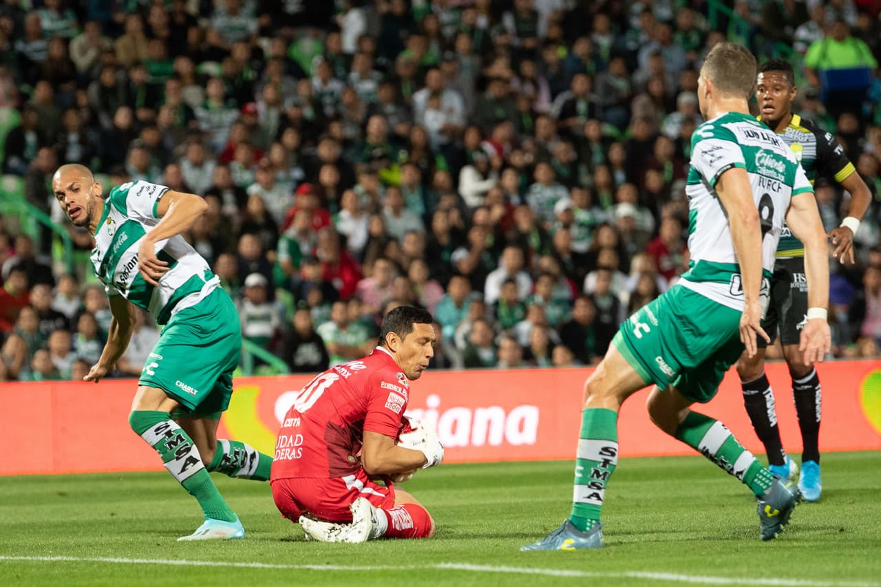 ¡Partidazo en la Comarca Lagunera! Santos vence al León 3-2 con autoridad y dos goles de penal.
