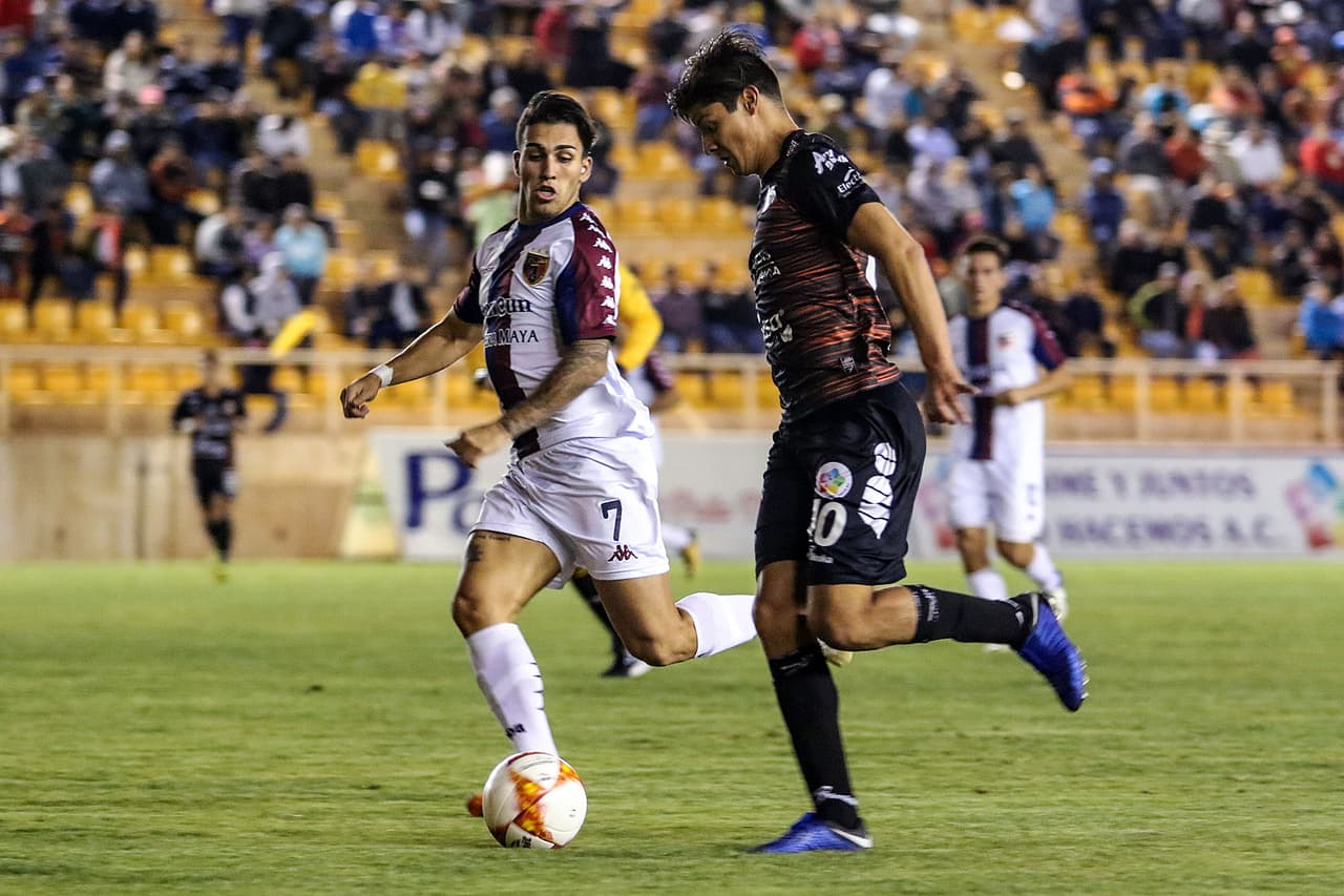 Conforme fueron avanzando los minutos en la segunda parte se le fue acabando el gas a los oaxqueños, pues llegaron menos frecuencia e intensidad, mermando sus ocasiones de retomar la ventaja.