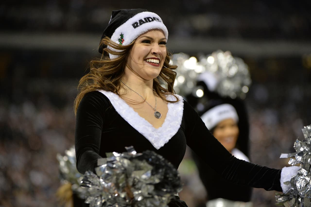 En esta Navidad disfruta con las mejores imágenes de las porristas de la NFL que se vistieron de gala para la Semana 16. ¡Felices fiestas!