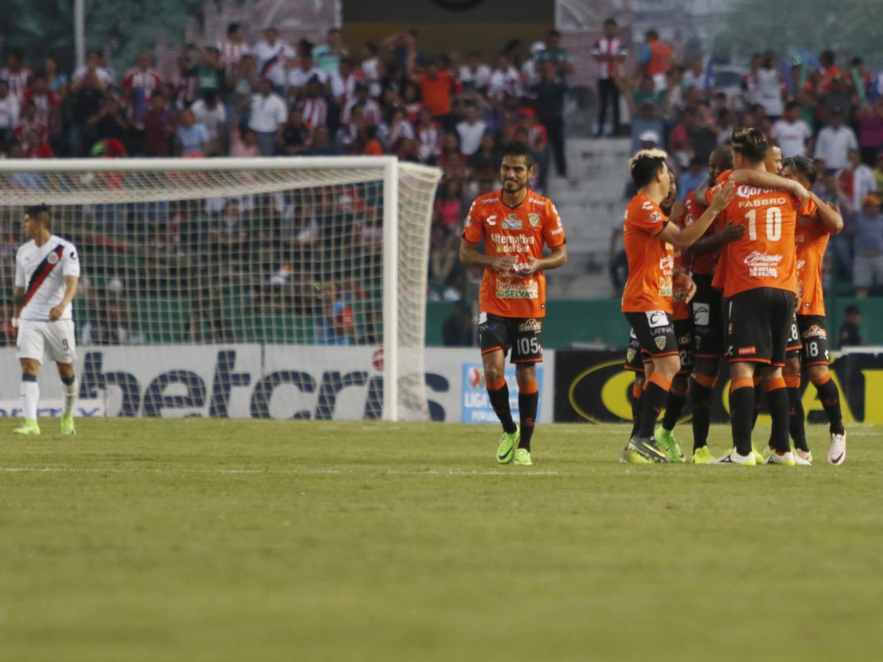 En el triunfo de Jaguares 4-3 contra Chivas de Guadalajara en el Clausura 2017, Pereira tuvo una agresión que le salió muy cara contra el volante paraguayo Jonathan Fabbro.