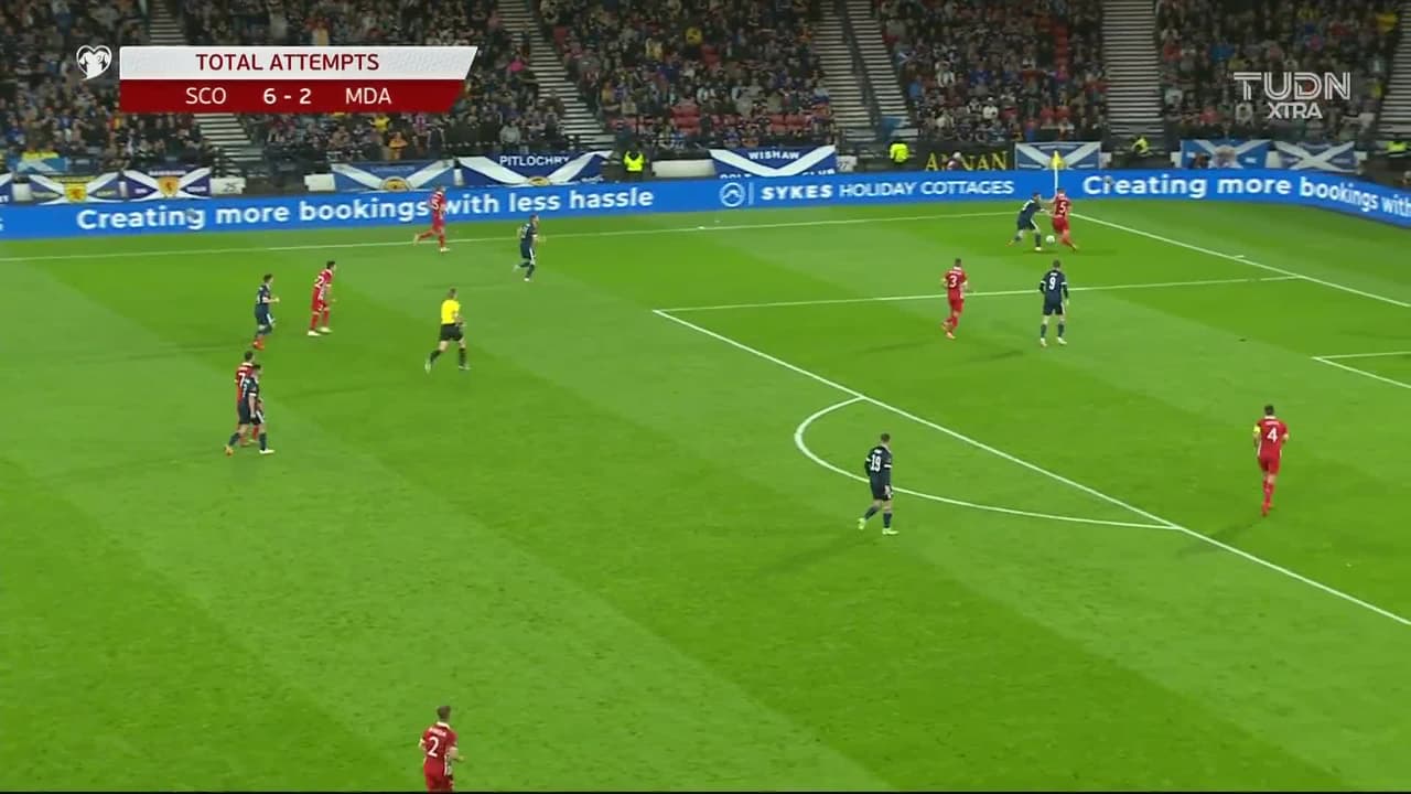 ¡TIRO ATAJADO! disparo por Billy Gilmour.