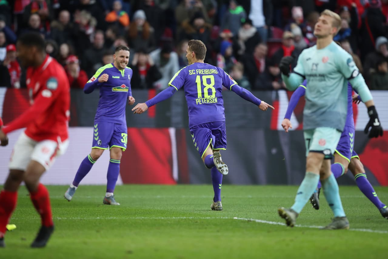 Chang-hoon (28’) y Petersen (41’) anotaron los goles de Friburgo. Mateta (82’) descontó para los locales.