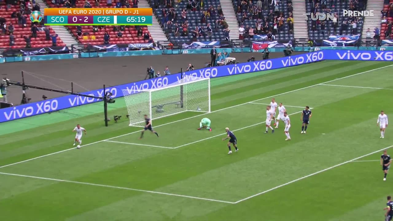 ¡TIRO ATAJADO! disparo por Lyndon Dykes.