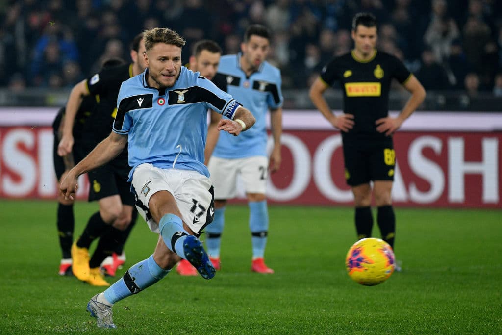 Ciro Immobile arranca la remontada de la Lazio sobre el Inter que finalizaría 2-1 para los romanos.