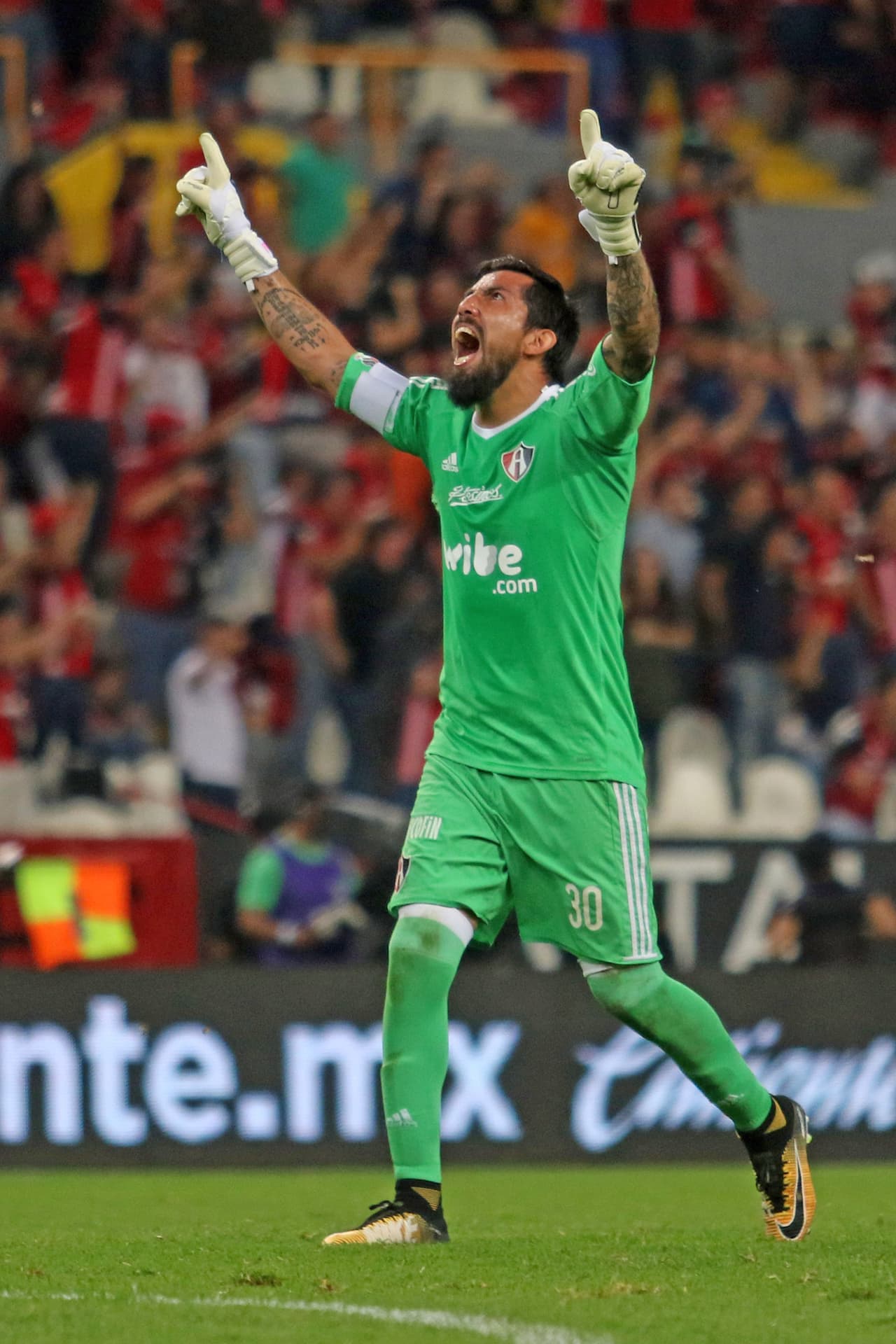 Miguel Fraga lo festejó, pues creía que la victoria estaba asegurada.