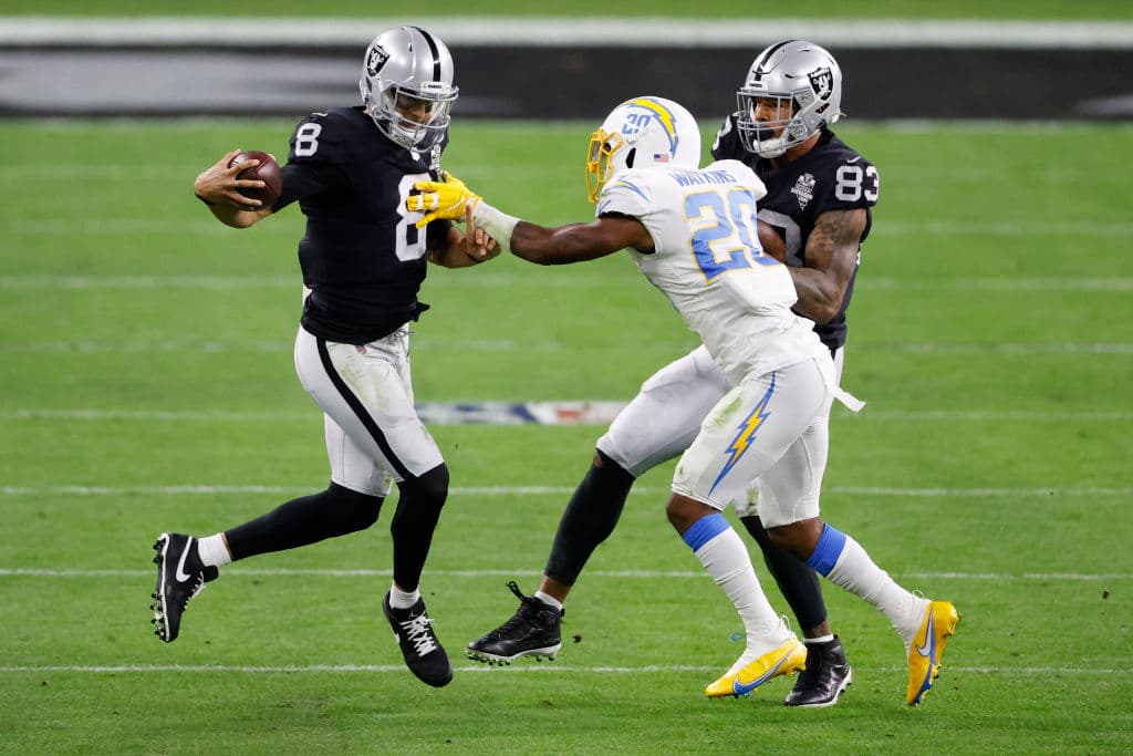 Raiders no logran finiquitar a los Chargers y en menos de cuatro minutos consiguen la victoria 30-27.