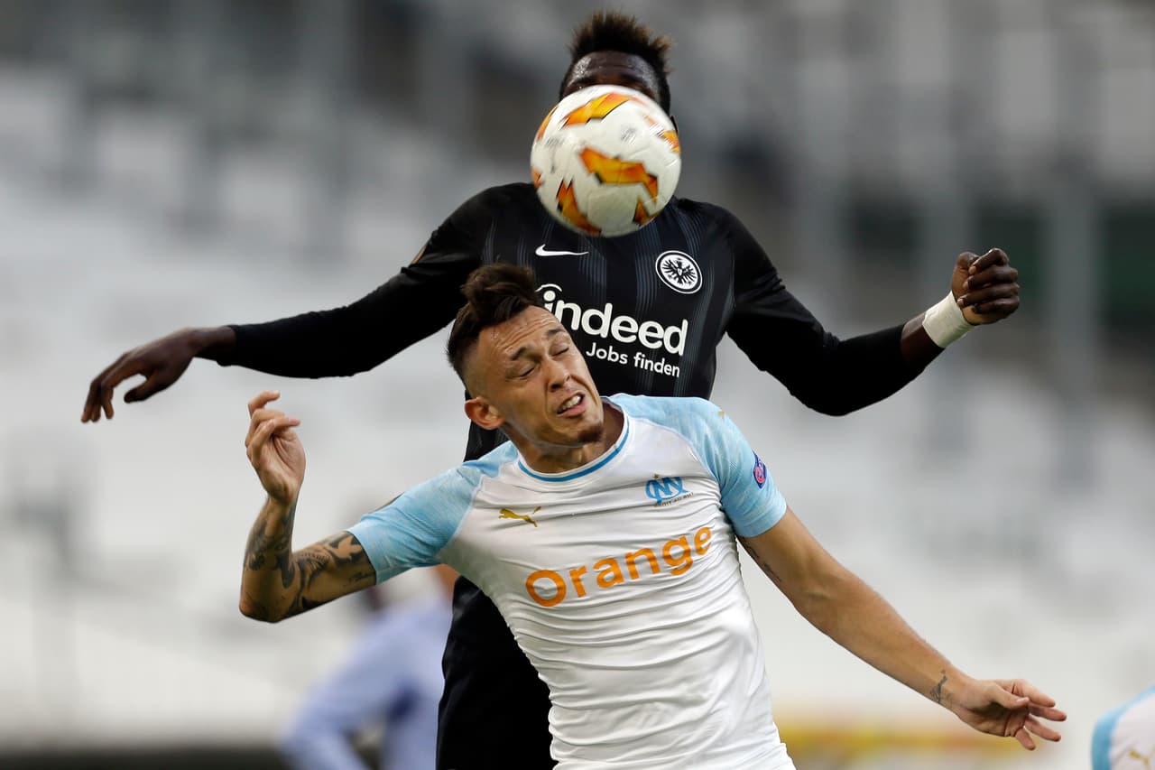 Este duelo estuvo marcado por la sanción que recibió Marsella luego de los daños de sus hinchas en la final de la pasada Europa League contra Atlético de Madrid, donde cayeron 3-0.