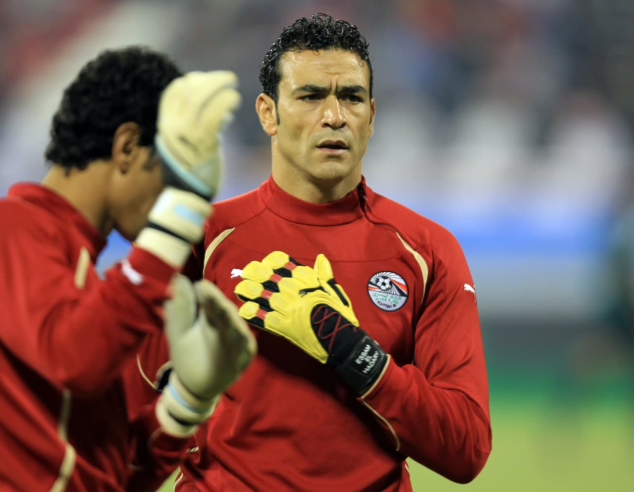 En enero de 2013 su representante a través de Twitter aseguró que El-Hadary se retiraba del fútbol luego que había estado en la banca de la selección durante varios partidos. En marzo de 2014 regresó a la selección en un partido que le ganaron 2-0 a Bosnia & Herzegovina.