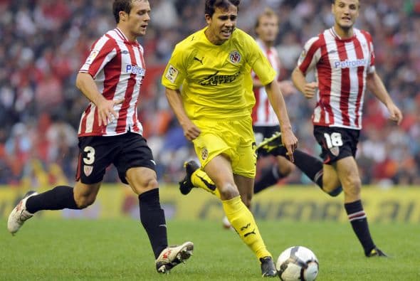 El brasileño Nilmar (al centro) necesita despuntar de una vez por todas y demostrar que es mejor que su compañero en ataque Rossi. Por algo lo han llamado 'Nilmaradona'.