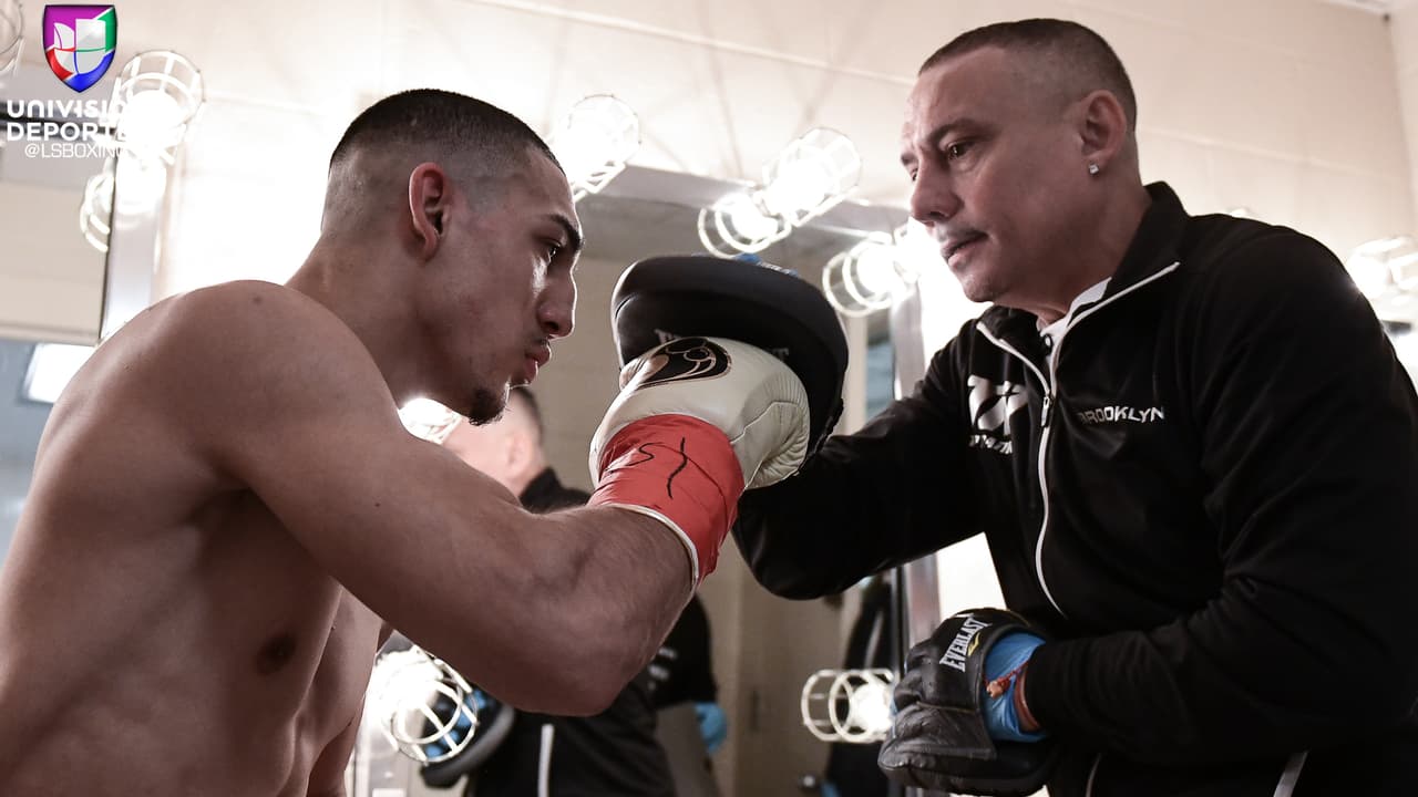 Teofimo López bien podría haberse llevado desde ya el premio al nocaut del año, luego de noquear en 44 segundos a Mason Menard.