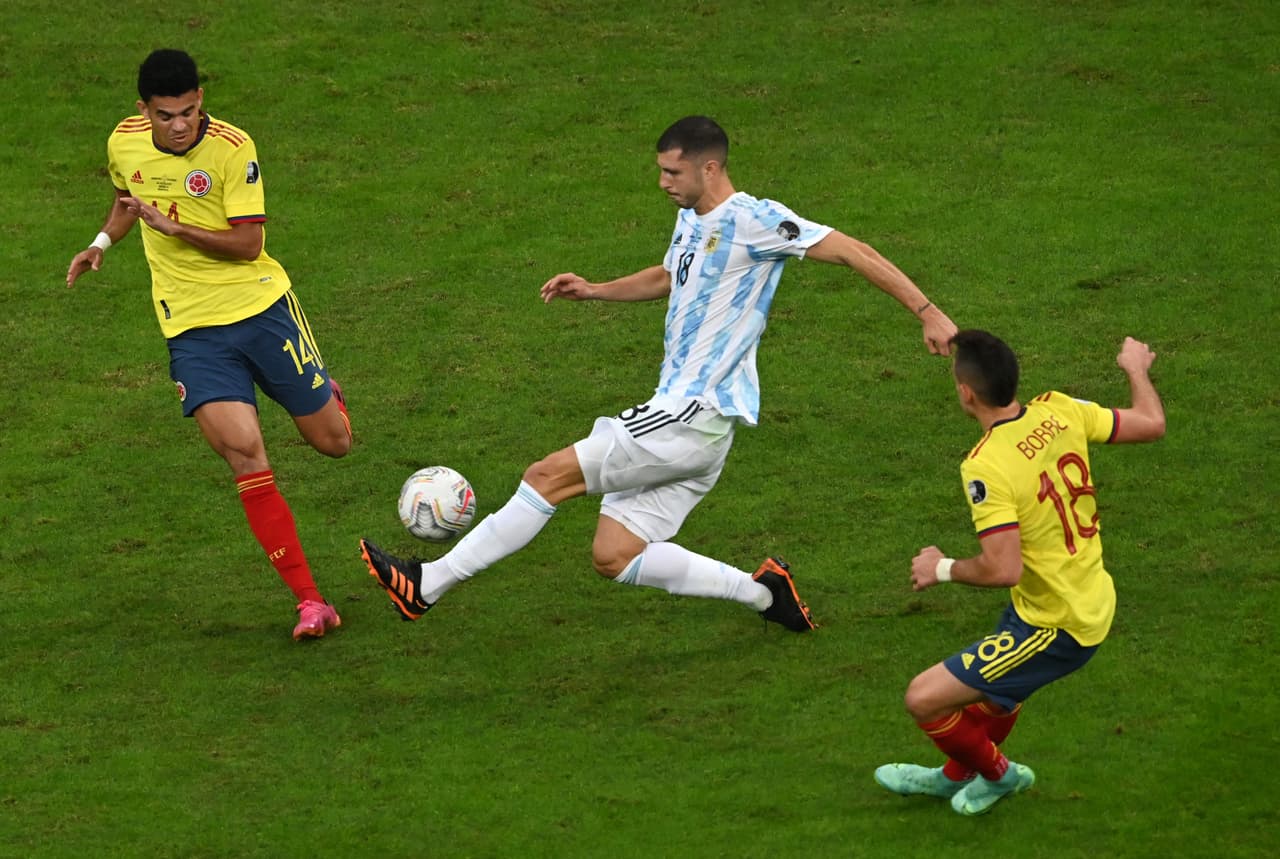 Guido Rodríguez se mostró participativo en el mediocampo y jugó los 90 minutos.