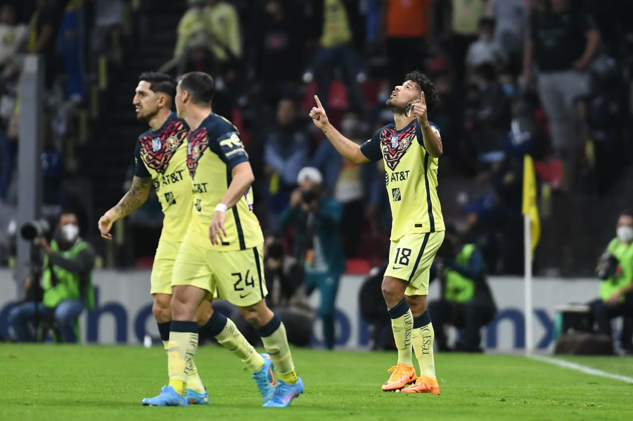 Con gol de último minuto, Gallos Blancos le arrebató el triunfo al América que sigue sin ganar en el Estadio Azteca y volvió a irse entre abucheos y muchas dudas del futuro de Santiago Solari.