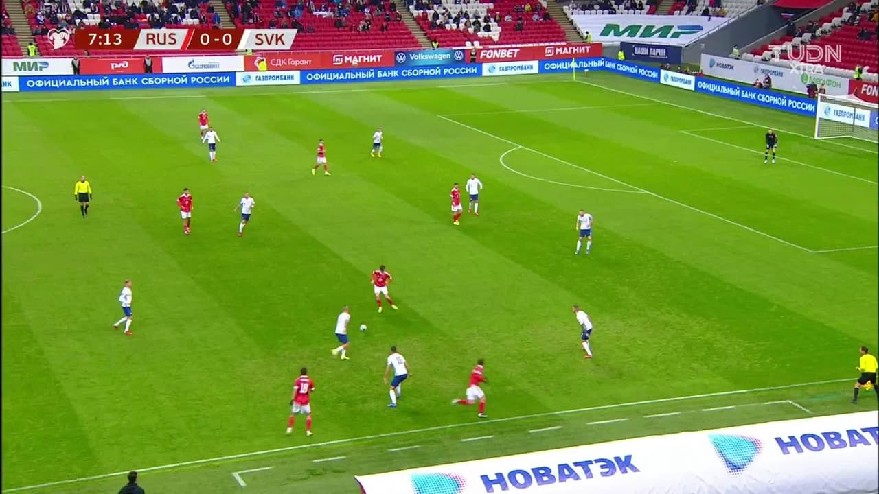 ¡TIRO ATAJADO! disparo por Fedor Smolov.