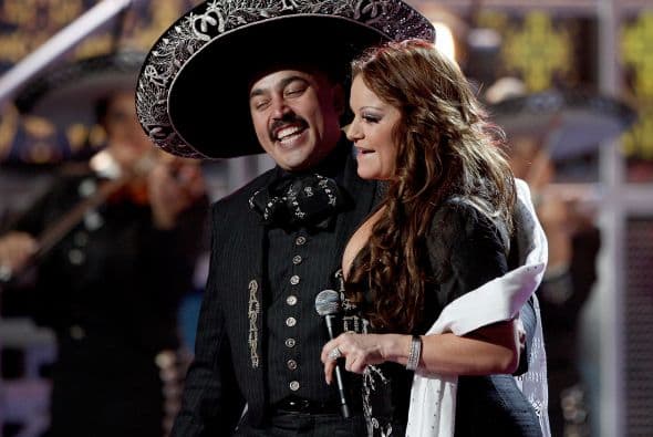 Junto con otros artistas, Jenni Rivera prestará su hermosura y voz a algunos de los eventos previos al Super Bowl y aquí le rendimos un pequeño homenaje.