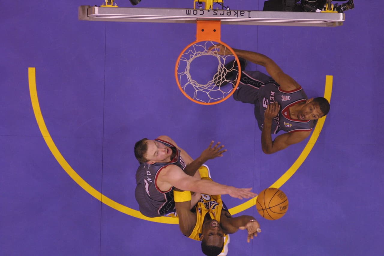 En 2002 regresó a las Finales de la NBA. Esta vez para medirse a los entonces New Jersey Nets para dirimir el campeonato. Los Lakers barrieron a su rival y Bryant llevaba su tercer título a casa.