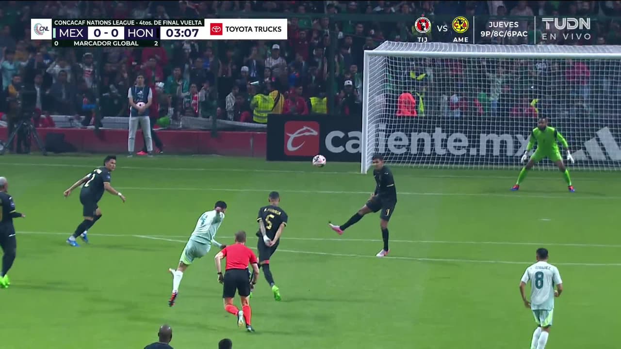 ¡TIRO ATAJADO! disparo por Luis Romo.