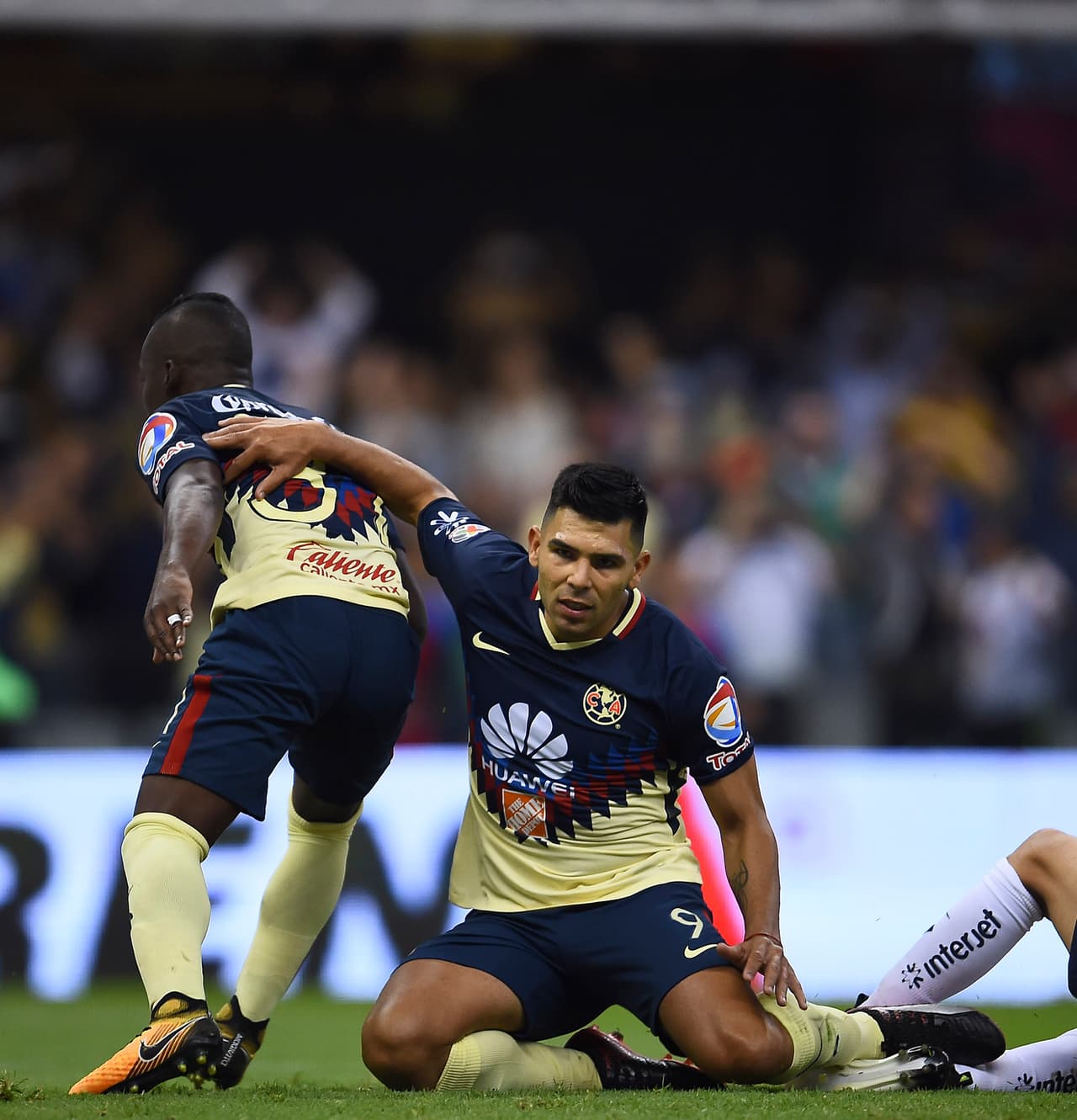 Silvio Romero fue el encargado de cobrarlo, lo intentó a lo Panenka y Alfredo Saldivar lo detuvo, dejando al delantero americanista en ridículo.