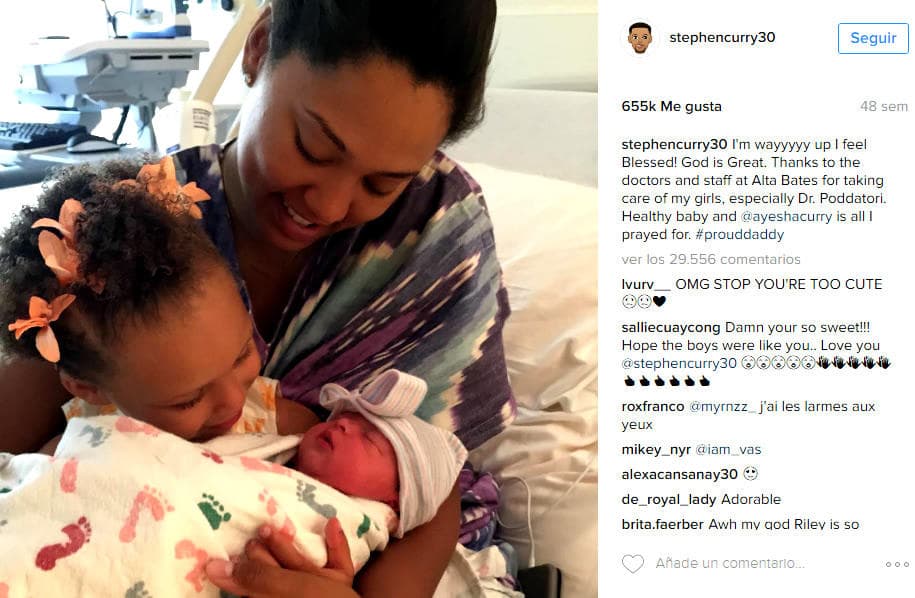 Stephen Curry presumiendo de su esposa y sus hijos.