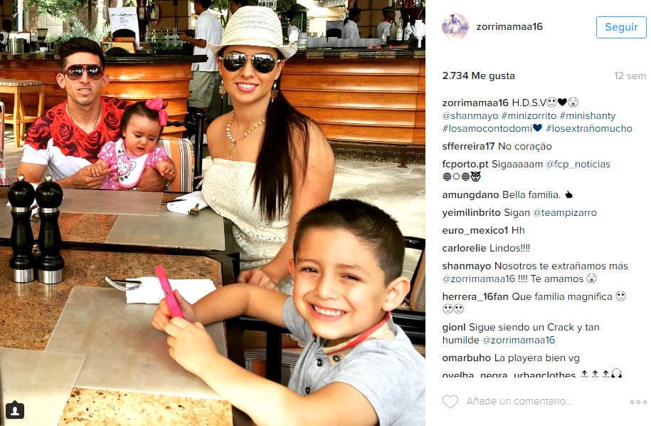 Héctor Herrera pasando tiempo de calidad con su esposa e hijos.