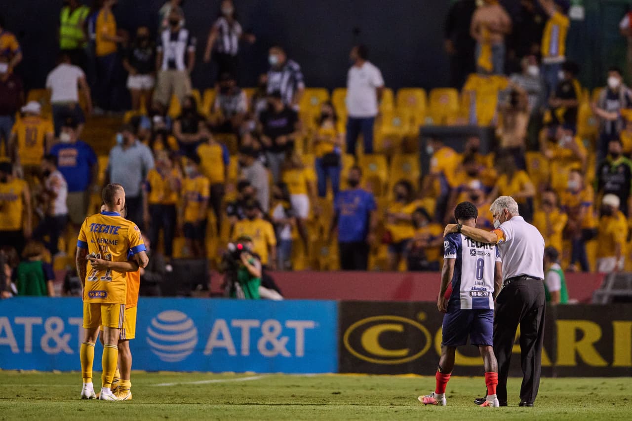 Ricardo Ferretti también intervino, aunque poco a poco, los ánimos se serenaron.