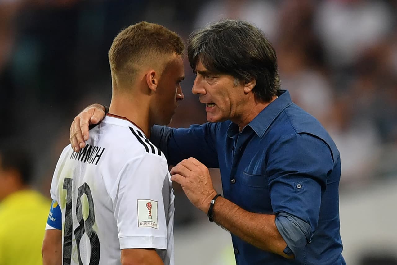 En esta Confederaciones, la prensa especializada sostiene que Kimmich rota entre las posiciones de zaguero y lateral según necesidades, en un rol similar al del brasileño Alex Sandro en la Juventus de Massimiliano Allegri.