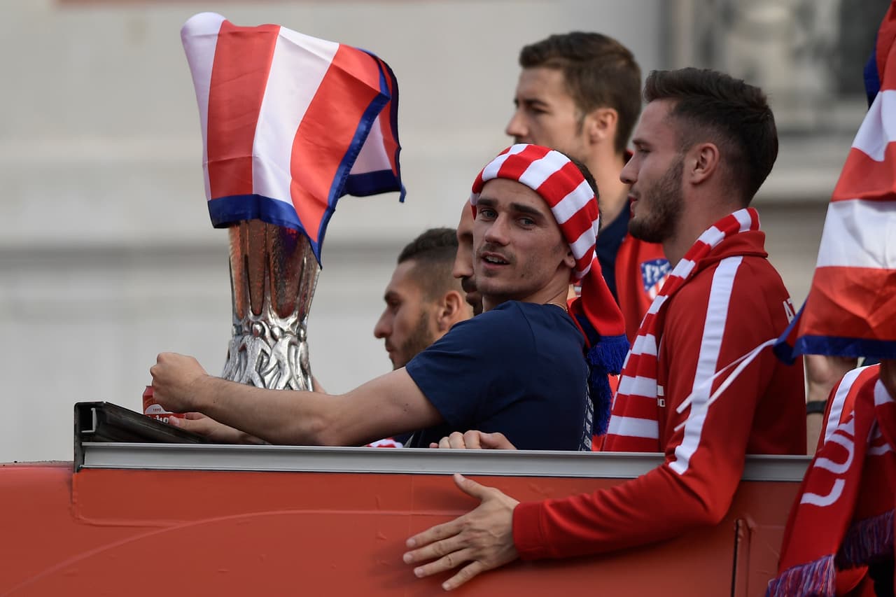 De ahí, con la alegría a flor de piel, el equipo se montó de nuevo al bus para ir directamente al edificio de la Comunidad de Madrid.