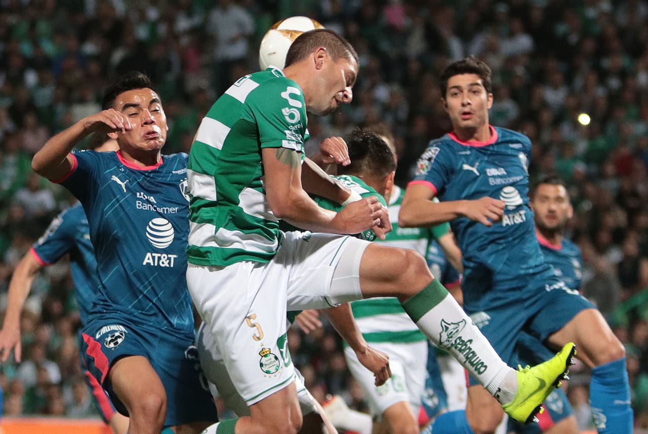 Santos no pudo sacar provecho de las jugadas a balón parado y así recibieron el gol que marcó la diferencia en la parte complementaria.