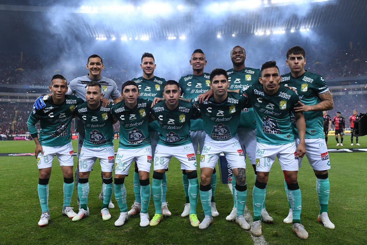 León llegaba solo sin Mosquera, que se lesionó en la ida.