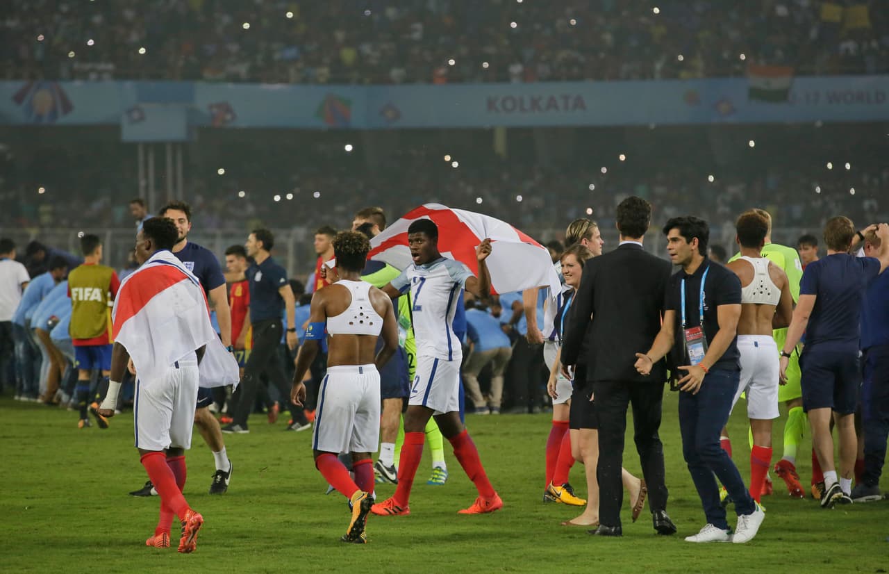 Philip Foden (doblete), Rhian Brewster, Morgan Gibbs y Marc Guehi anotaron para la selección de los Tres Leones, mientars que para La Roja lo hizo Sergio Gómez en dos oportunidades.