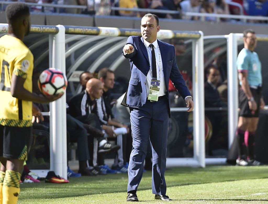 Aunque Rafael Dudamel ya dirigió a Venezuela en la Copa América Centenario, es la primera vez que dirigirá en eliminatorias. El ex portero vinotinto llegó para remendar la situación de un equipo que con ‘Chita’ Sanvicente apenas sumó un punto en 6 partidos y tenía la renuncia colectiva de 15 de sus jugadores. En la Copa América Centenario el equipo mostró una cara nueva y mejorada, pero el camino hacia Rusia luce muy cuesta arriba por lo hecho hasta ahora.